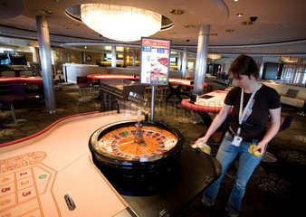 Bremerhaven  Deutschland  der Casinosaal des Kreuzfahrtschiffes Mein Schiff