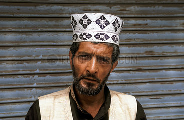 Srinagar  Indien  Portraet eines Mannes