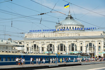Odessa  Ukraine  Bahnsteige am Hauptbahnhof von Odessa