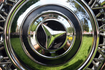 Iffezheim  Deutschland  Radkappe eines Mercedes-Benz