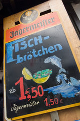 Lauterbach  Deutschland  Angebot an einem Imbiss am Hafen
