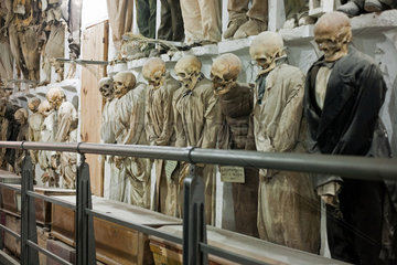 Palermo  Italien  natuerliche Mumien in der Kapuzinergruft von Palermo