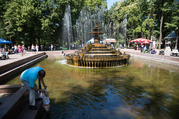 Republik Moldau  Chisinau - Brunnen im Park (Parcul Stefan cel Mare)