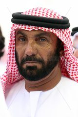 Dubai  Vereinigte Arabische Emirate  arabischer Mann in traditioneller Kleidung