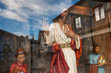 Oberammerga  Deutschland  religioese Holzschnitzereien in einem Geschaeft