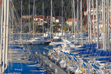 Biograd  Kroatien  Blick ueber den Yachthafen
