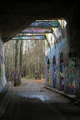 Berlin  Deutschland  Mauerwerk einer Unterfuehrung ist mit Graffiti besprueht