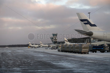 Vantaa  Finnland  Flugzeuge der Finnair stehen in Parkposition am Helsinki Airport