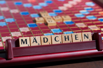 Hamburg  Deutschland  Scrabble-Buchstaben bilden das Wort MAEDCHEN