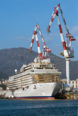 Genua  Italien  Bau eines Kreuzfahrtschiffes in der Werft Fincantieri