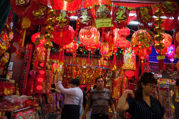 Singapur  Republik Singapur  verkauf von chinesischen Laternen zum Neujahrsfest