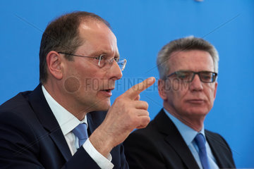Berlin  Deutschland  Markus Ulbig  CDU  Staatsminister  und Thomas de Maiziere  CDU  Bundesinnenminister