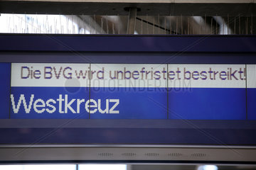 Berlin  Deutschland  eine Mitteilung ueber den Streik der BVG