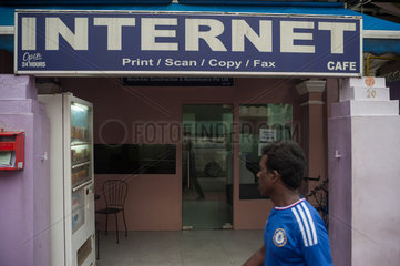 Singapur  Republik Singapur  ein Internetcafe in Little India