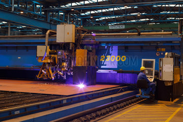 Papenburg  Deutschland  Meyer Werft GmbH  Mitarbeiter der Meyer Werft in den Werfthallen