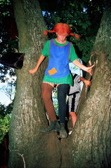 Vimmerby  Schweden  Kinder spielen mit Pippi Langstrumpf im Erlebnispark Astrid Lindgrens Welt