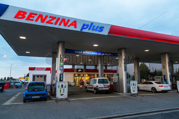Prag  Tschechien  Tankstelle der Marke BENZINA plus