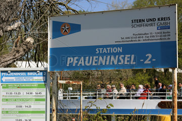 Berlin  Deutschland  Station der Stern- und Kreisschifffahrt an der Pfaueninsel