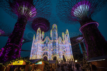 Singapur  Republik Singapur  Weihnachts-Wunderland in den Gardens by the Bay