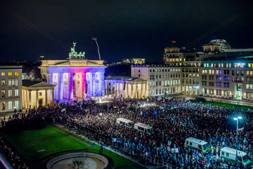 Berlin  Deutschland  Kundgebung gegen Terror vor dem Brandenburger Tor