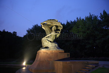 Warschau  Polen  das Chopin-Denkmal im Lazienki-Park