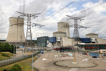Cattenom  Frankreich  Kuehltuerme des franzoesischen Kernkraftwerkes Cattenom