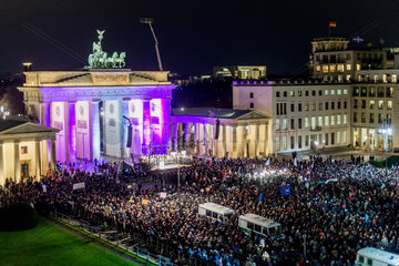 Berlin  Deutschland  Kundgebung gegen Terror vor dem Brandenburger Tor
