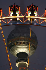 Berlin  Deutschland  Riesenrad vor dem Fernsehturm