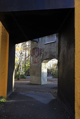 Berlin  Deutschland  Mauerwerk ist mit Graffiti besprueht