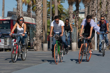 Barcelona  Spanien  Fahrradfahrer