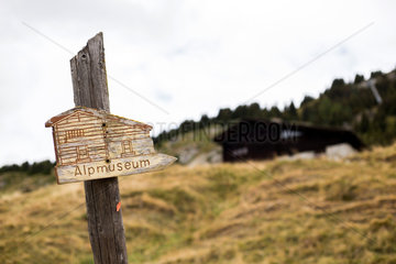 Riederalp  Schweiz  Wegweiser zum Alpmuseum Riederalp