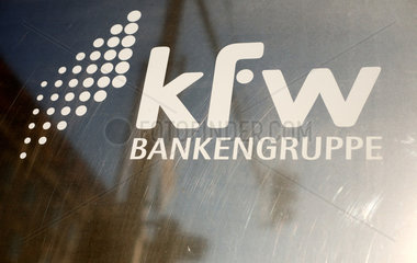 Berlin  Deutschland  Schriftzug und Logo der KfW Bankengruppe