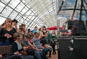 Leipzig  Deutschland  Poetry Slamer Wolf Hogekamp in der Textbox auf der Leipziger Buchmesse