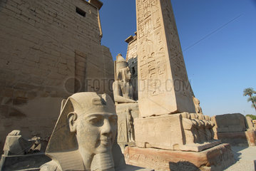 Luxor  Aegypten  Figuren in der Tempelanlage des Luxor-Tempel