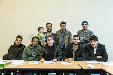 Bremen  Deutschland  Fluechtlinge beim Deutschunterricht