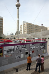 Berlin  Deutschland  Ausstellung Friedliche Revolution am Alexanderplatz