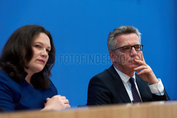 Berlin  Deutschland  Bundesarbeitsministerin Andrea Nahles  SPD  und Bundesinnenminister Thomas de Maiziere  CDU