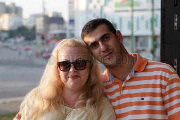 Chisinau  Moldau  ein Paar laesst sich fotografieren