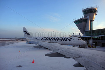 Vantaa  Finnland  Airbus A320 der Finnair steht in Parkposition am Helsinki Airport