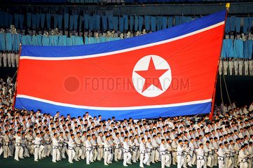 Pjoengjang  Nordkorea  Taenzer und Akrobaten beim Arirang-Festival