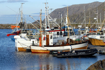 Skarsvag  Norwegen  Fischerboote im Hafen von Skarsvag
