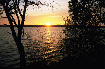 Flen  Schweden  Sonnenuntergang an einem See