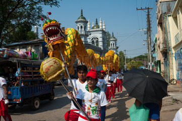 Mawlamyaing  Myanmar  Drachentaenzer