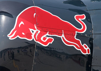 Schoenefeld  Deutschland  Logo des Getraenkeherstellers Red Bull GmbH