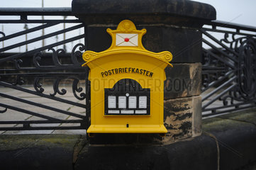 Dresden  Deutschland  ein Postbriefkasten