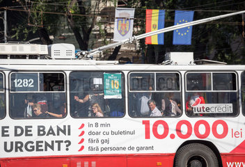 Kischinau  Republik Moldau  Trolleybus auf dem Bulevardul Stefan cel Mare si Sfint