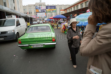 Odessa  Ukraine  metallic-gruener Ford Taunus aus den 70er Jahren