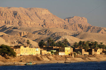 Luxor  Aegypten  Landschaft am Nil