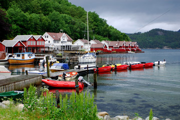 Hovda  Norwegen  kleiner Hafen von Hovda