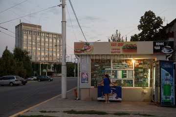 Tiraspol  Republik Moldau  Kiosk am Bahnhofsvorplatz